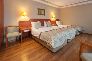 Työpöytä, ilmainen Wi-Fi, vuodevaatteet