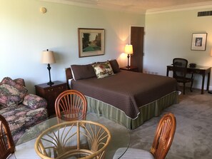 Studio Suite, 1 King Bed, Golf View