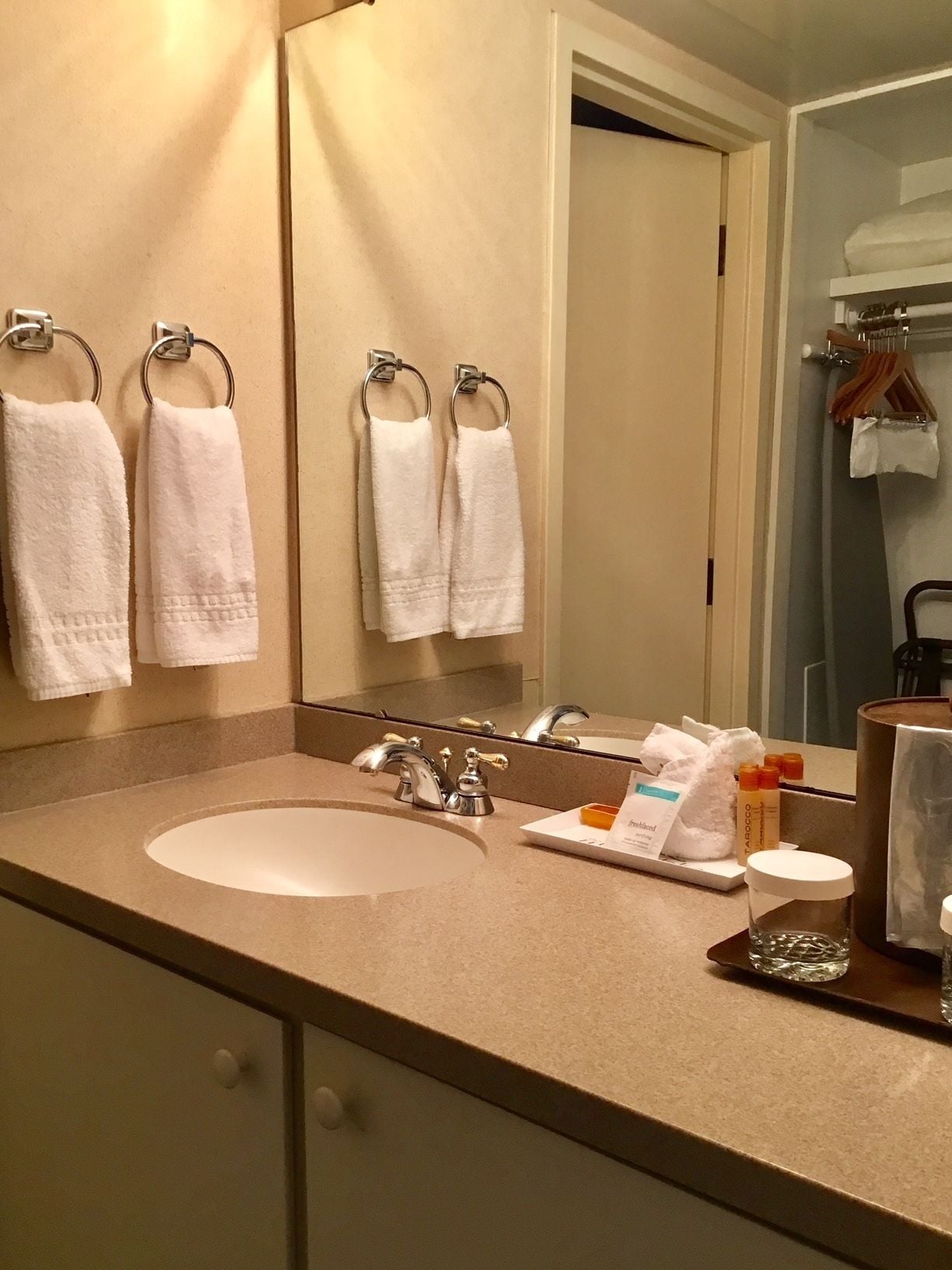 studio suite, 1 king bed, golf view | bathroom amenities | combined shower/bathtub, hair dryer, towels