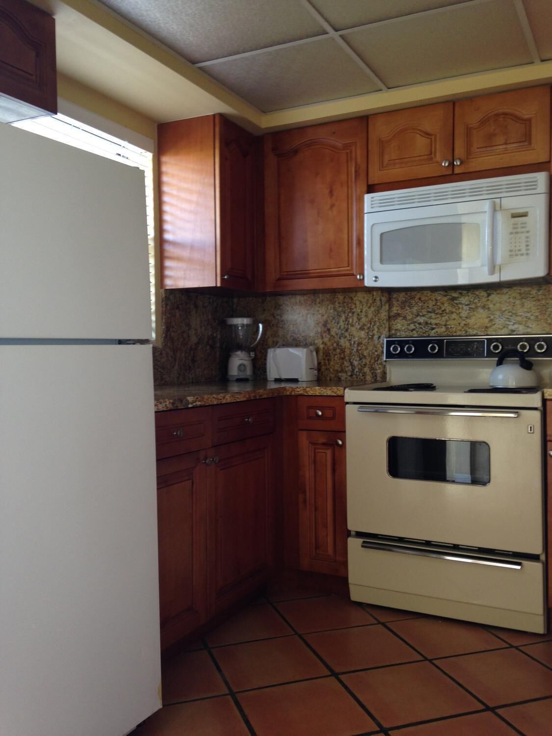 full-sized fridge, microwave, stovetop, dishwasher