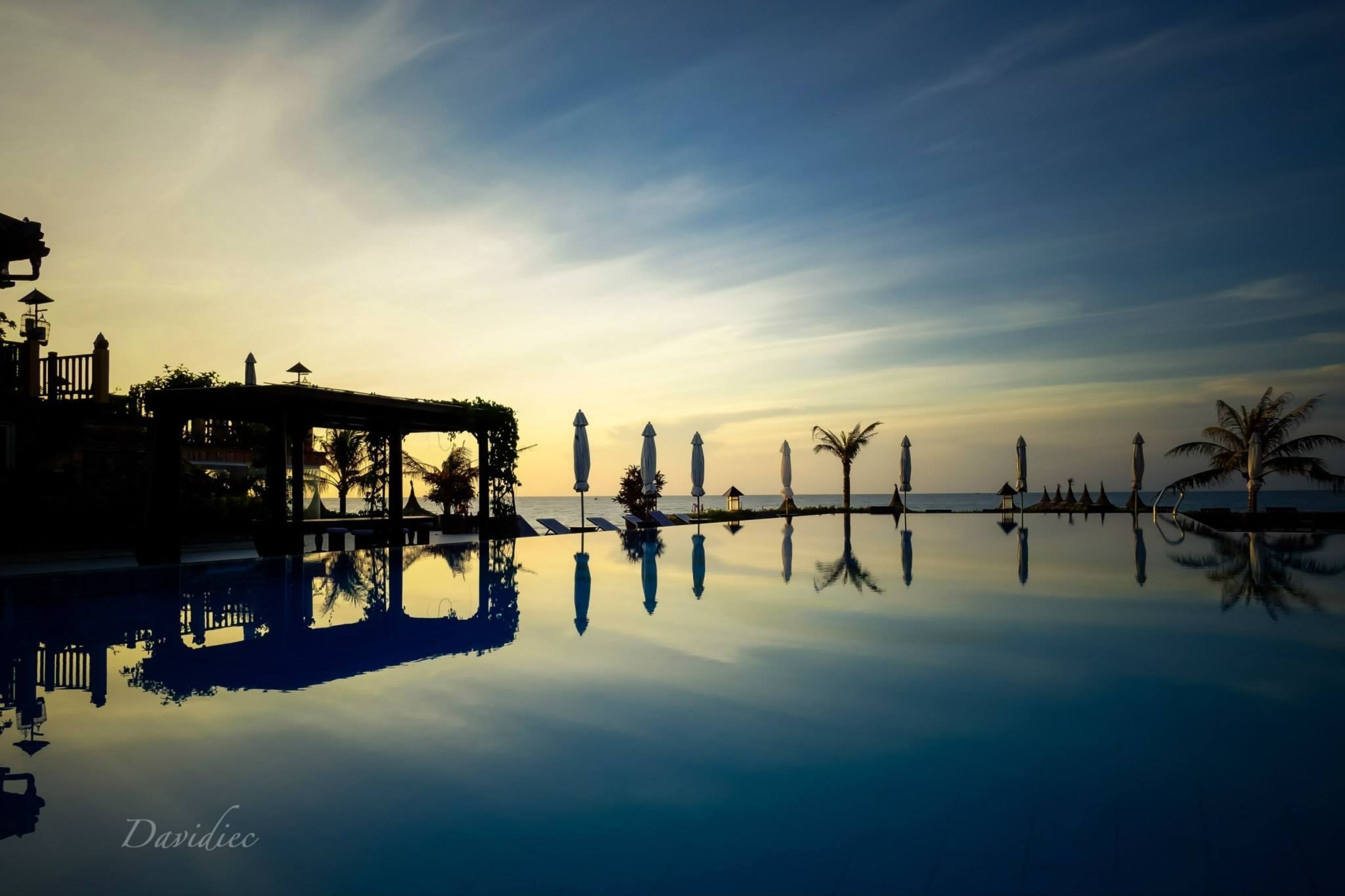 Outdoor pool, pool umbrellas, sun loungers
