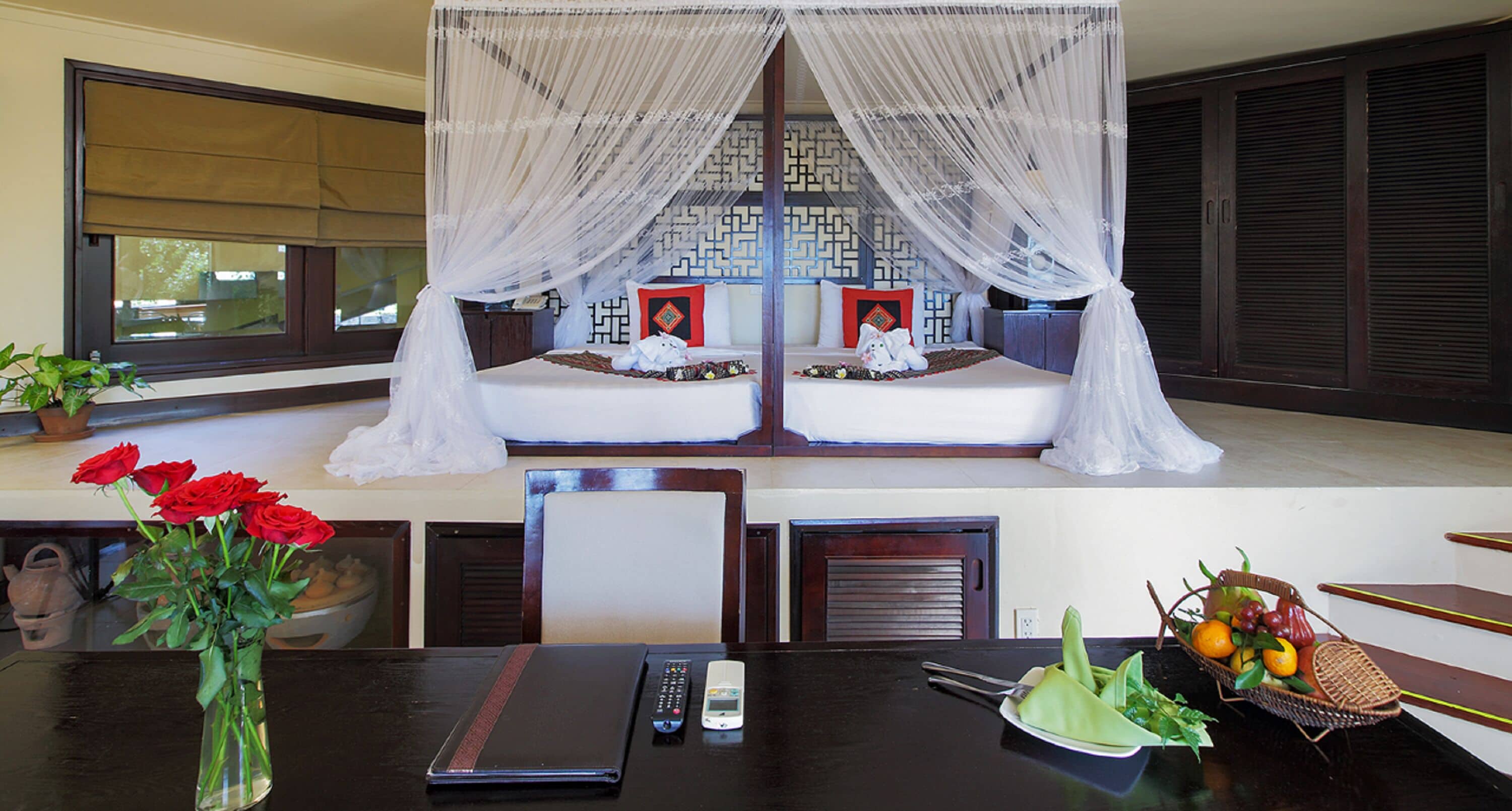 luxury garden view | 1 bedroom, premium bedding, pillow-top beds, minibar