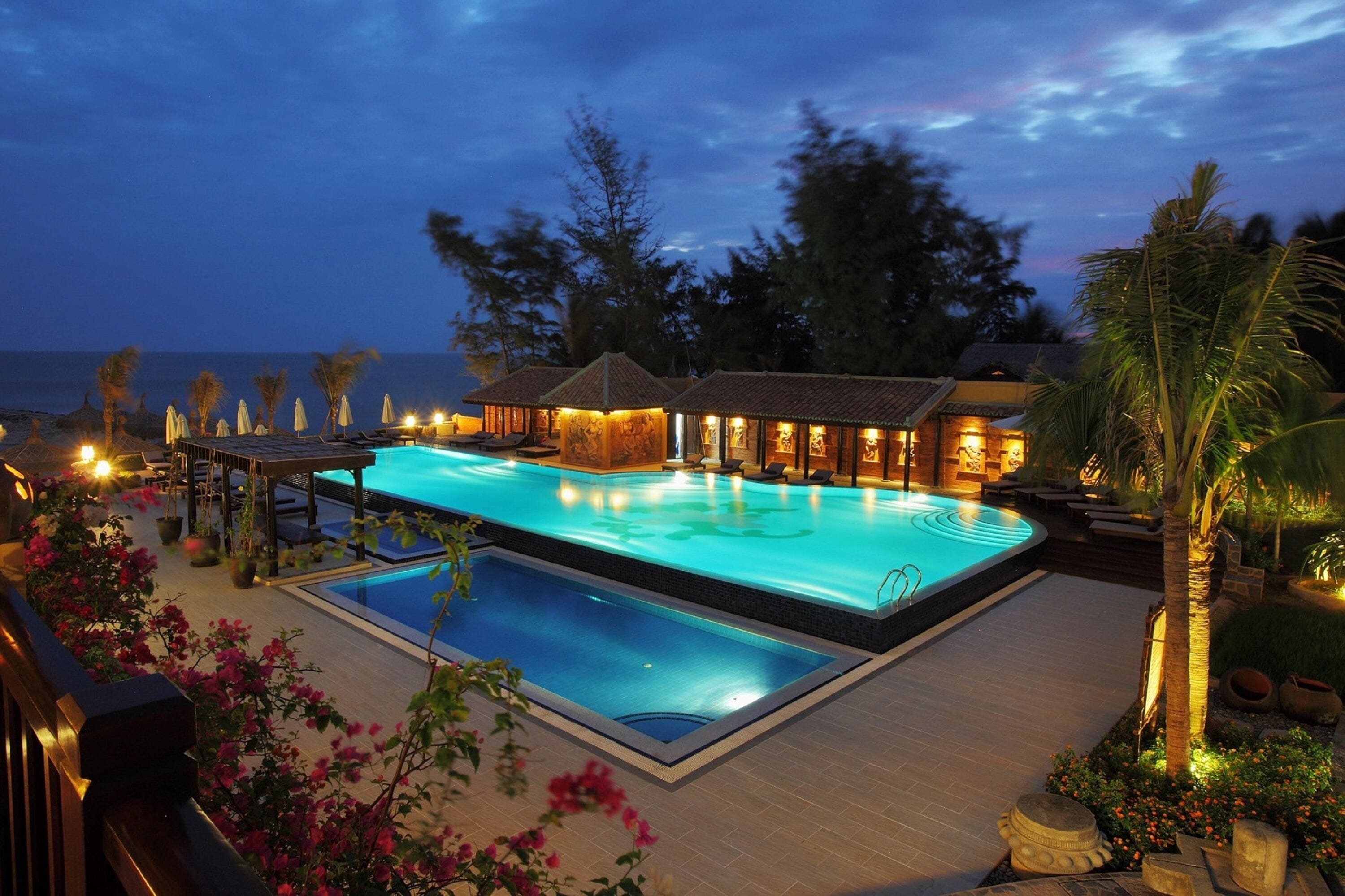 outdoor pool, pool umbrellas, pool loungers