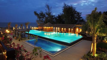 Outdoor pool, pool umbrellas, sun loungers