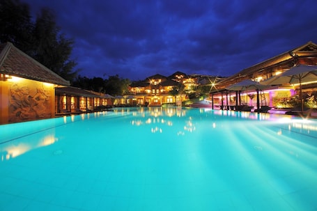 Outdoor pool, pool umbrellas, sun loungers