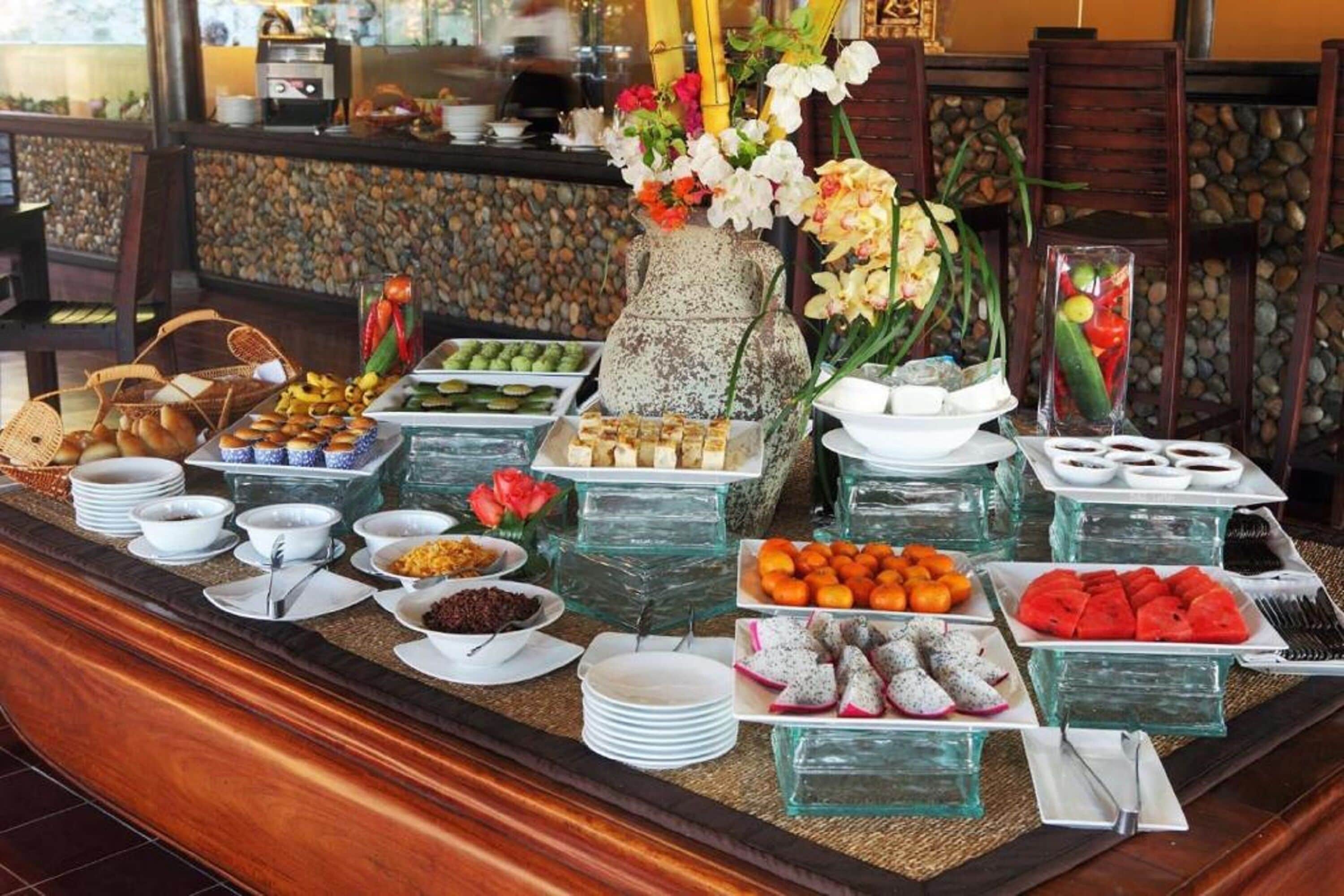 daily local cuisine breakfast (vnd 300000 per person)