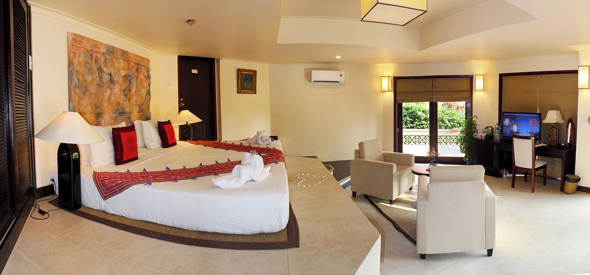Premium Deluxe | 1 bedroom, premium bedding, pillowtop beds, minibar