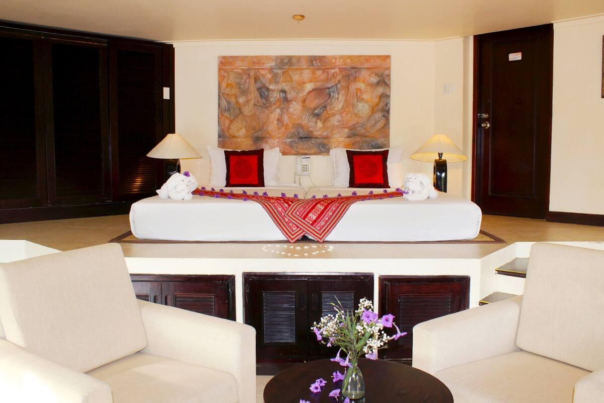 premium deluxe | 1 bedroom, premium bedding, pillow-top beds, minibar