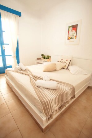 Habitación superior, vista al jardín | Ropa de cama de alta calidad y caja de seguridad en la habitación