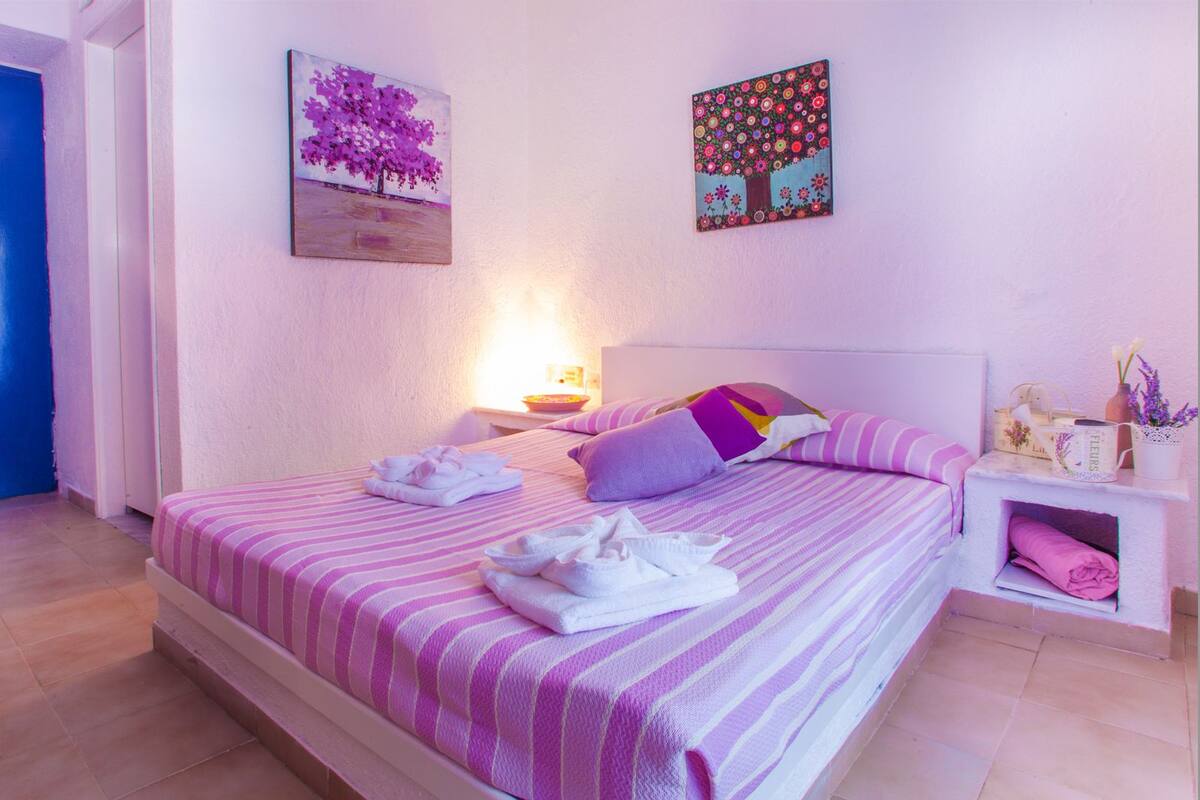 Triple Room | Premium bedding, in-room safe, desk, blackout drapes