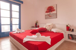 Sengetøy av topp kvalitet, safe på rommet og skrivebord