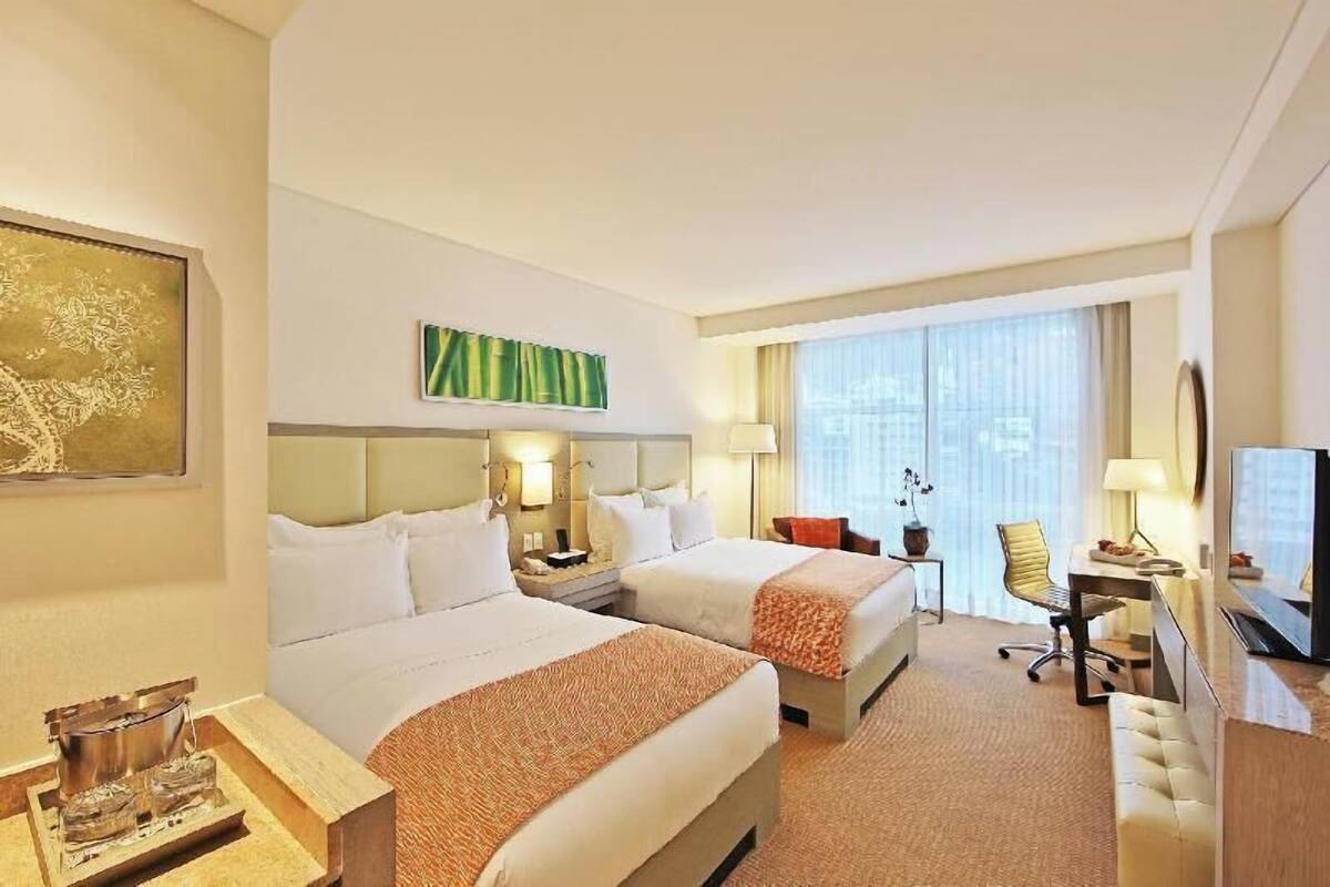 Egyptian cotton sheets, premium bedding, down comforters, pillowtop beds