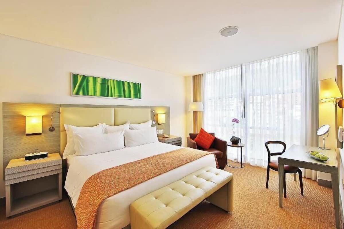 Egyptian cotton sheets, premium bedding, down comforters, pillowtop beds