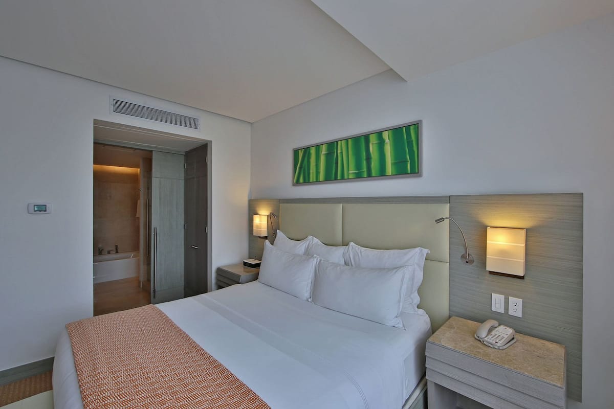 Egyptian cotton sheets, premium bedding, down comforters, pillowtop beds