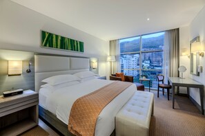 Egyptian cotton sheets, premium bedding, down comforters, pillowtop beds - Cali Marriott Hotel (Cali)
