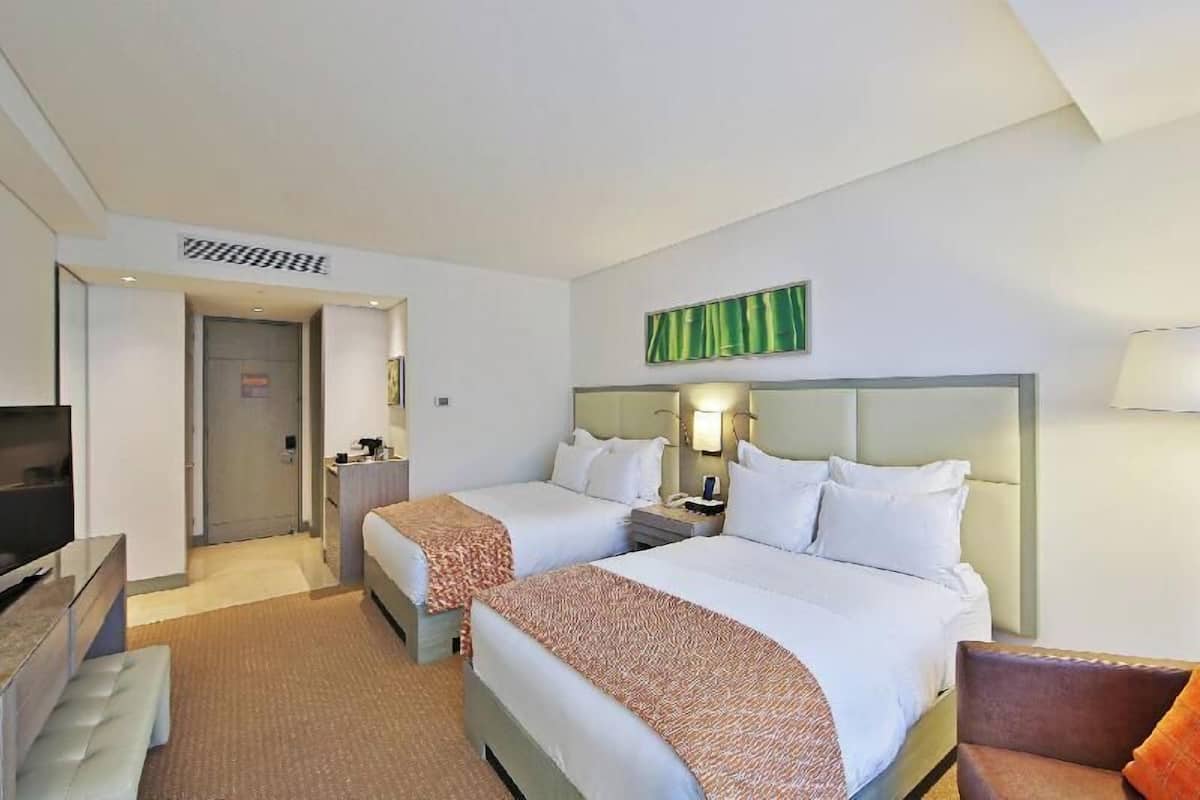 Egyptian cotton sheets, premium bedding, down comforters, pillowtop beds