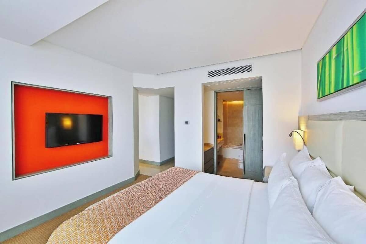 Egyptian cotton sheets, premium bedding, down comforters, pillowtop beds