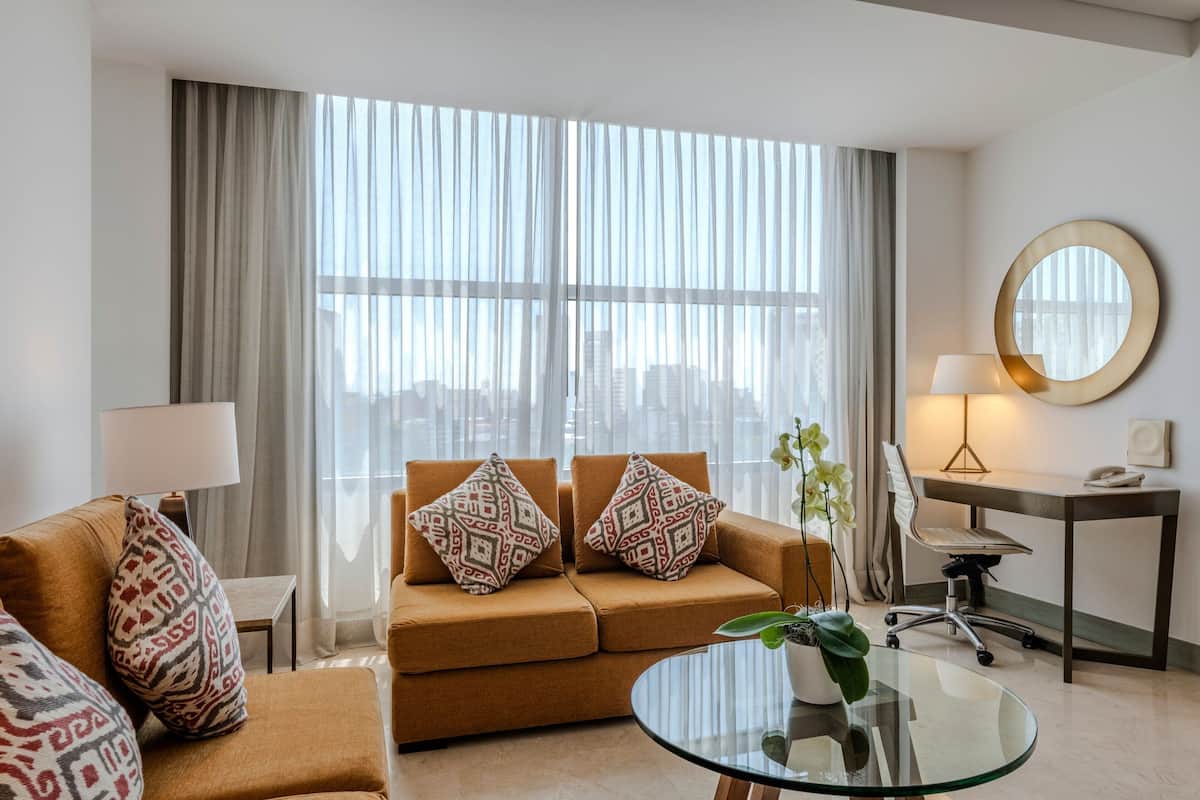 studio suite, 1 king bed, non smoking | 1 bedroom, egyptian cotton sheets, premium bedding, down duvets