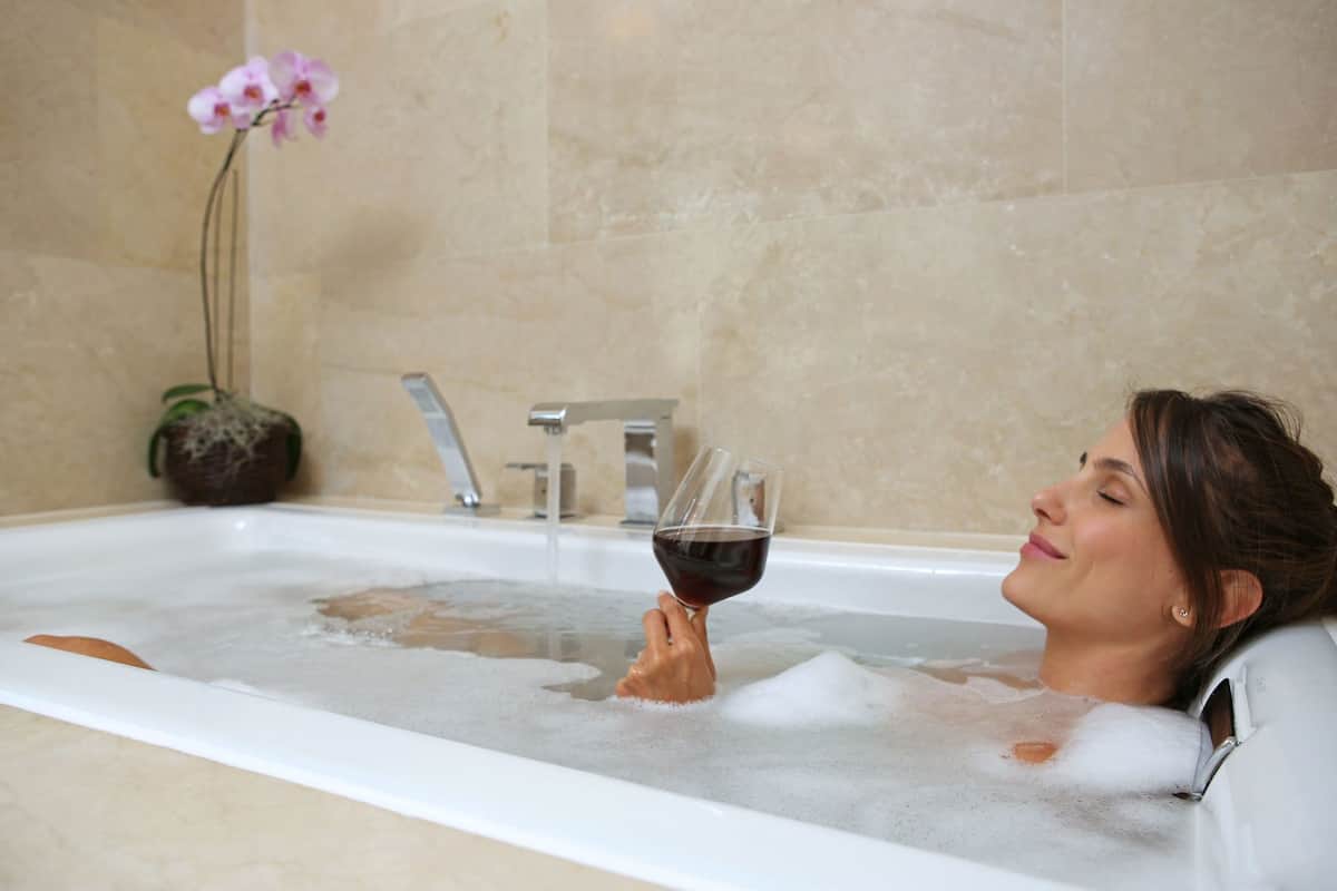 Spa | Couples treatment rooms, sauna, body treatments, aromatherapy