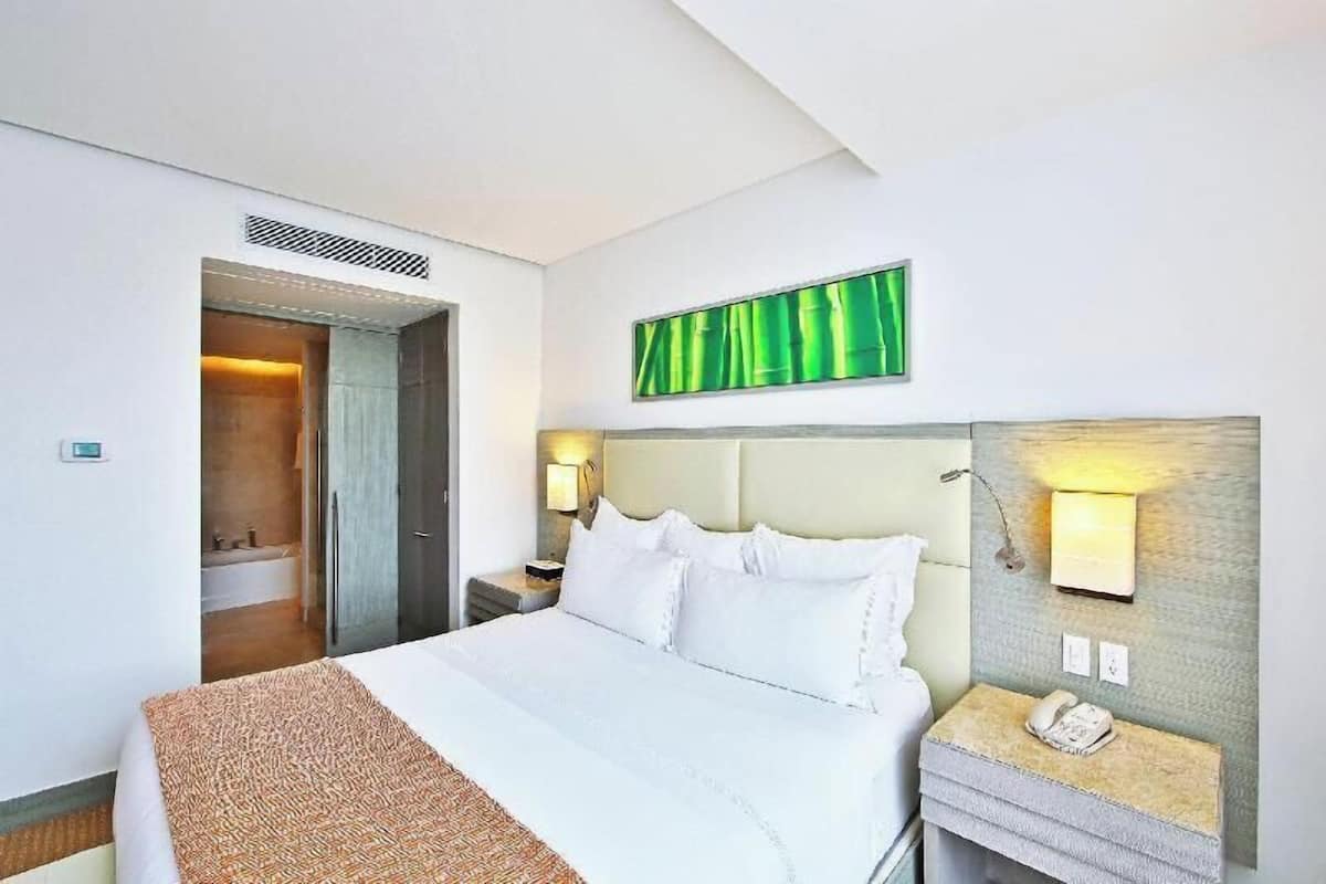 Egyptian cotton sheets, premium bedding, down comforters, pillowtop beds