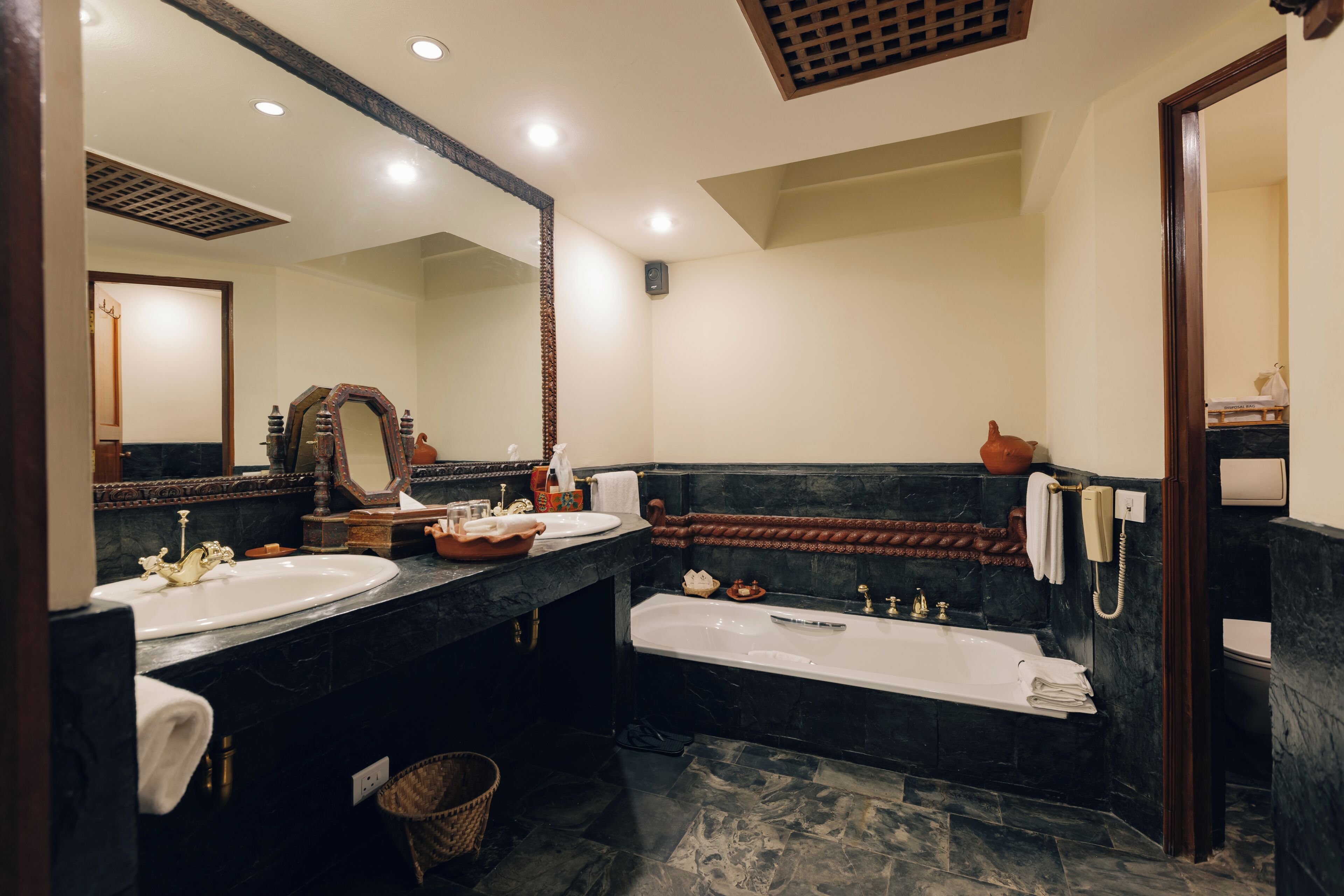 heritage deluxe | bathroom | combined shower/bathtub, hair dryer, bathrobes, slippers