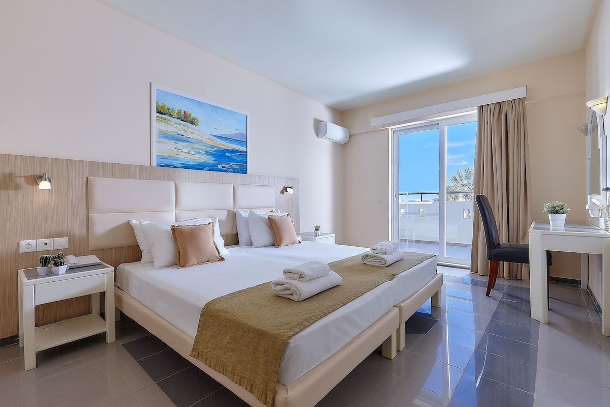 Family Room (Superior) | 1 bedroom, WiFi, bed sheets