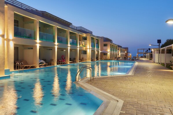 Exterior - St. Constantin Beach Hotel and Spa (Hersonissos)