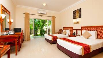 Deluxe Twin Room | 1 bedroom, premium bedding, minibar, desk