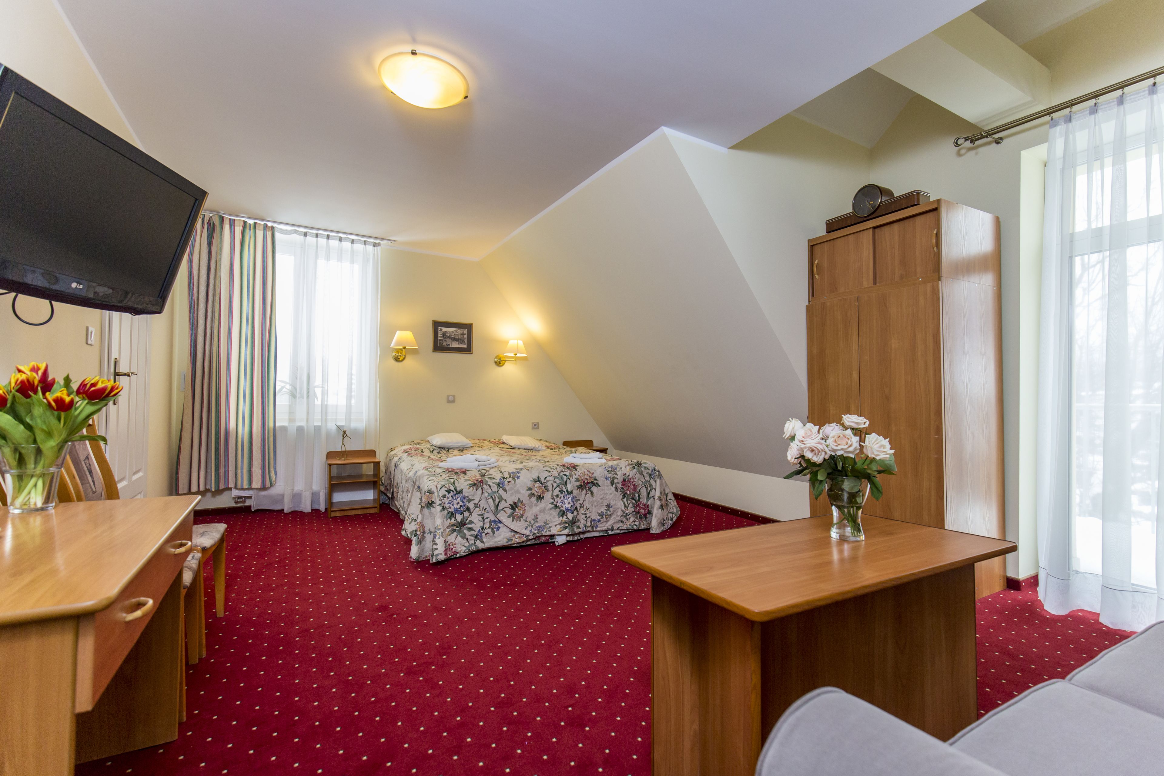 premium bedding, desk, free wifi