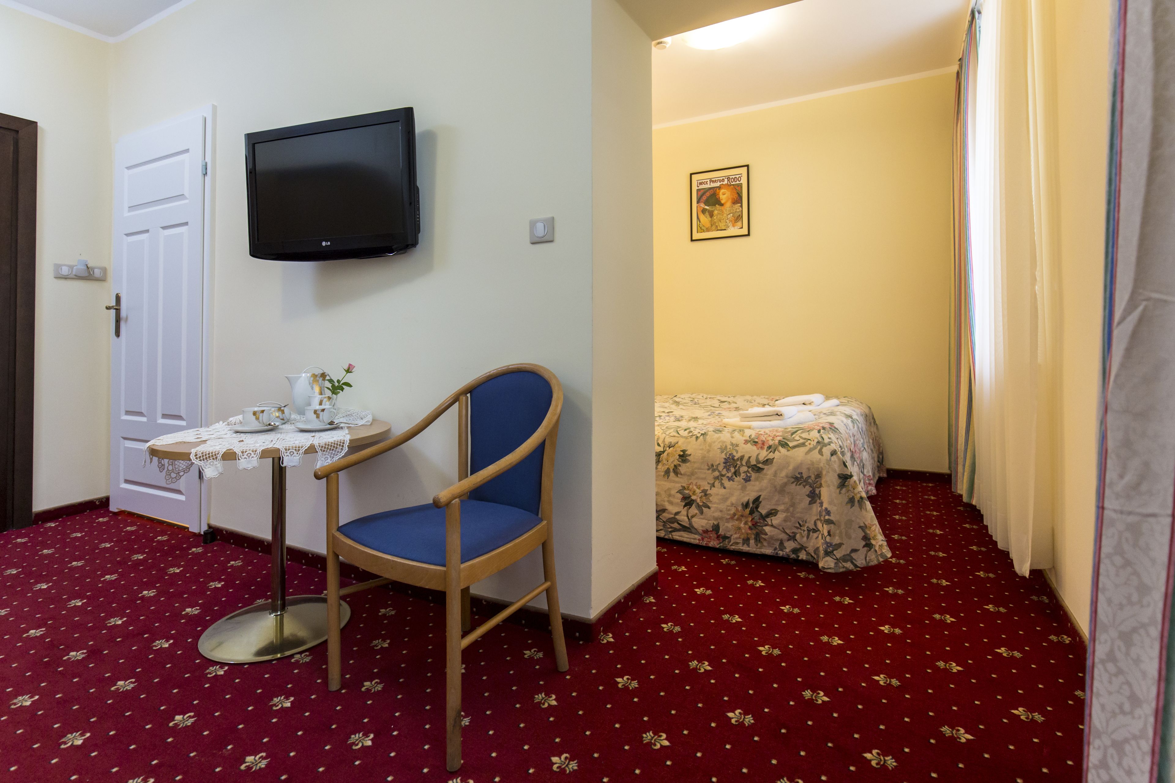 triple room | premium bedding, desk, free wifi