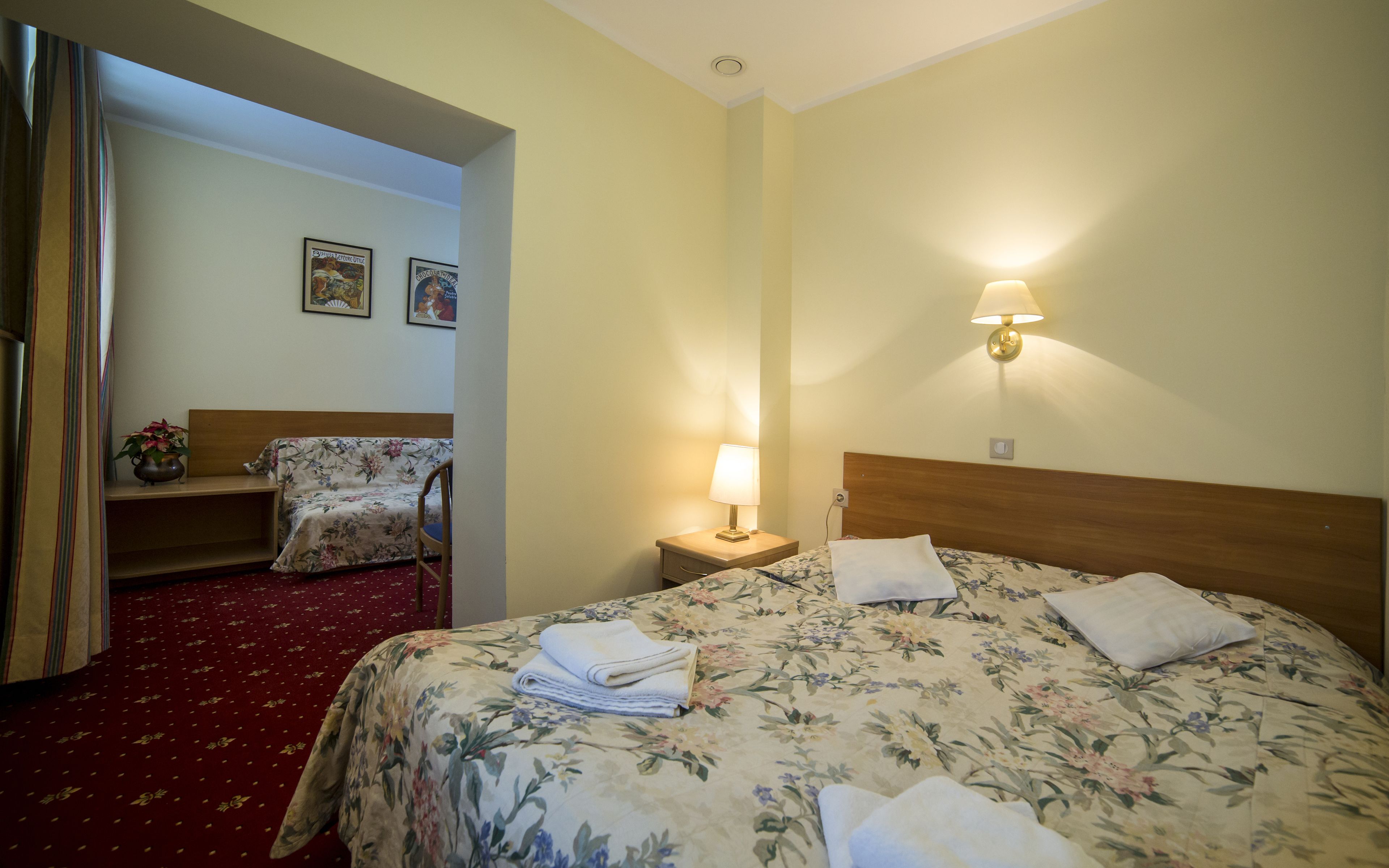 triple room | premium bedding, desk, free wifi