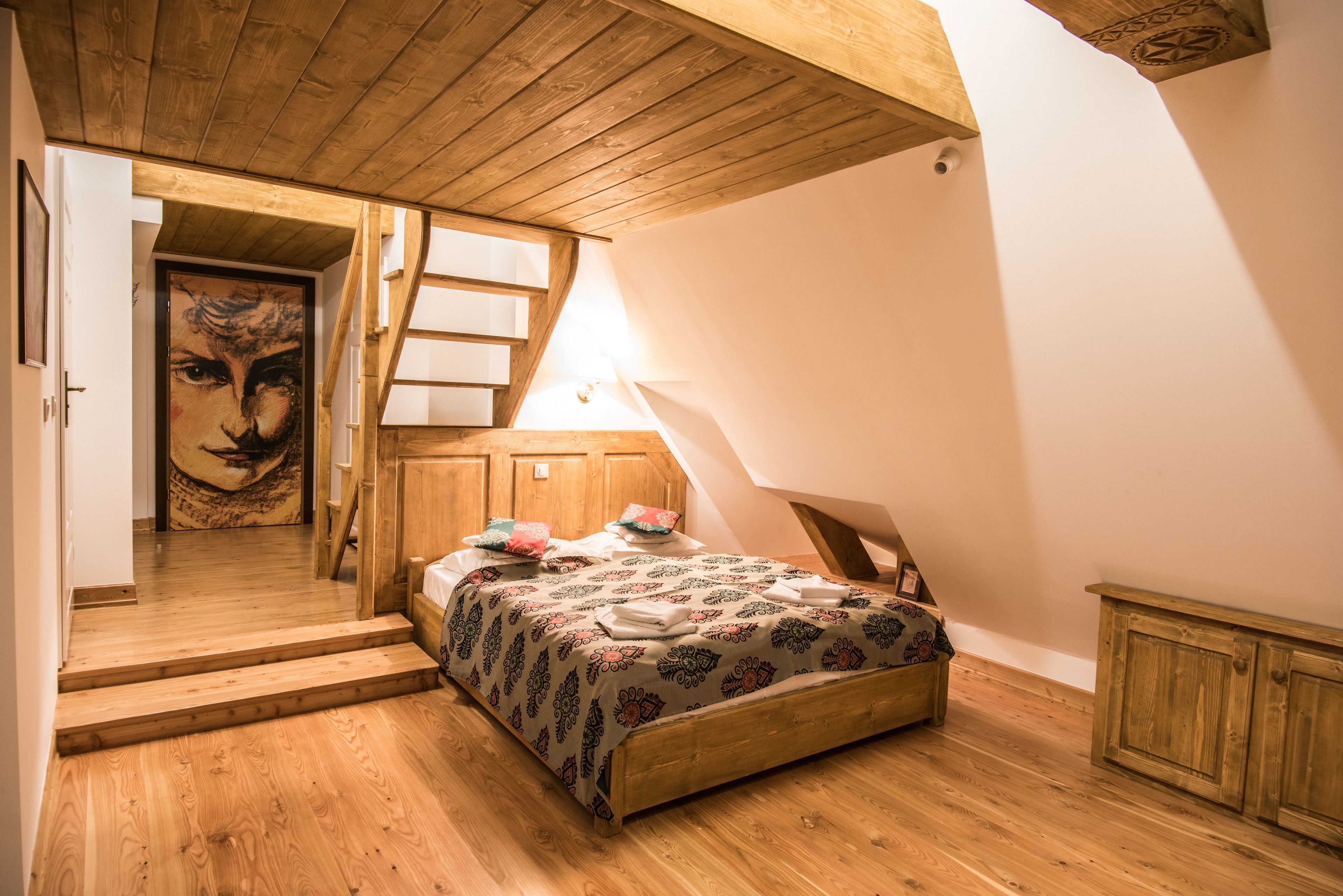 apartment | premium bedding, desk, free wifi