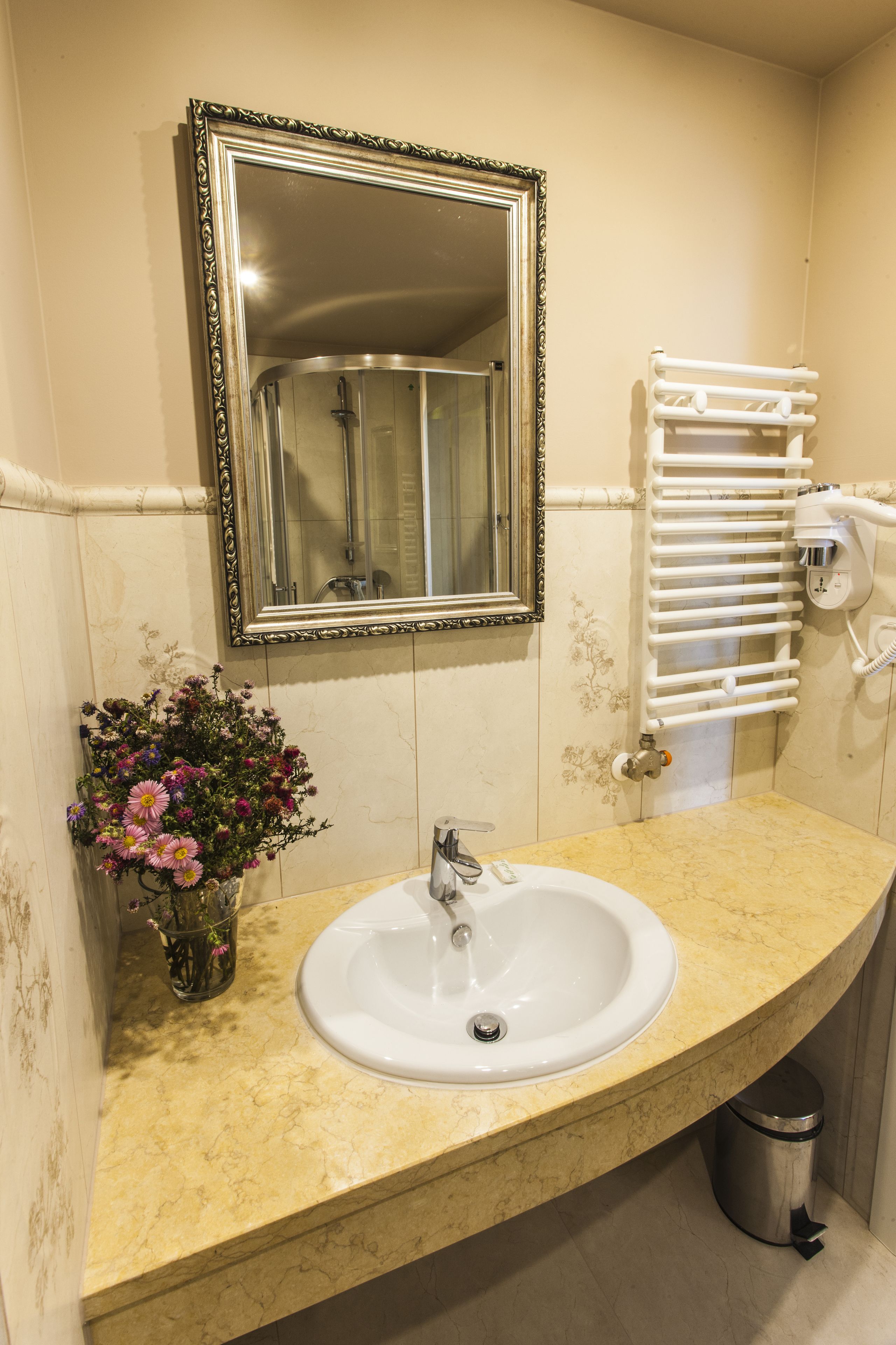 quadruple room | bathroom sink