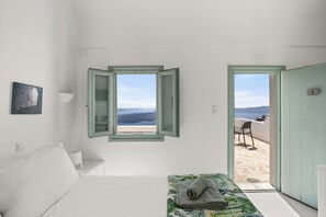 Double Room with Caldera View | Ropa de cama hipoalergénica y minibar 