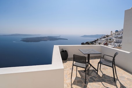 Double Room, Ocean View | In-room safe, desk, soundproofing, iron/ironing board