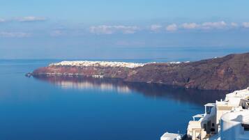 Doppelzimmer, Meerblick | Allergikerbettwaren, Minibar, Zimmersafe, Schreibtisch