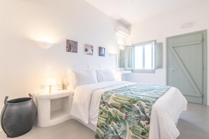 Caja de seguridad en la habitación y escritorio