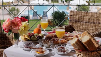 Daily buffet breakfast (EUR 7 per person)