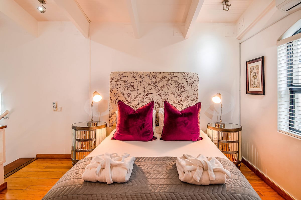 Apartment 9 | 2 bedrooms, in-room safe, individually decorated, individually furnished
