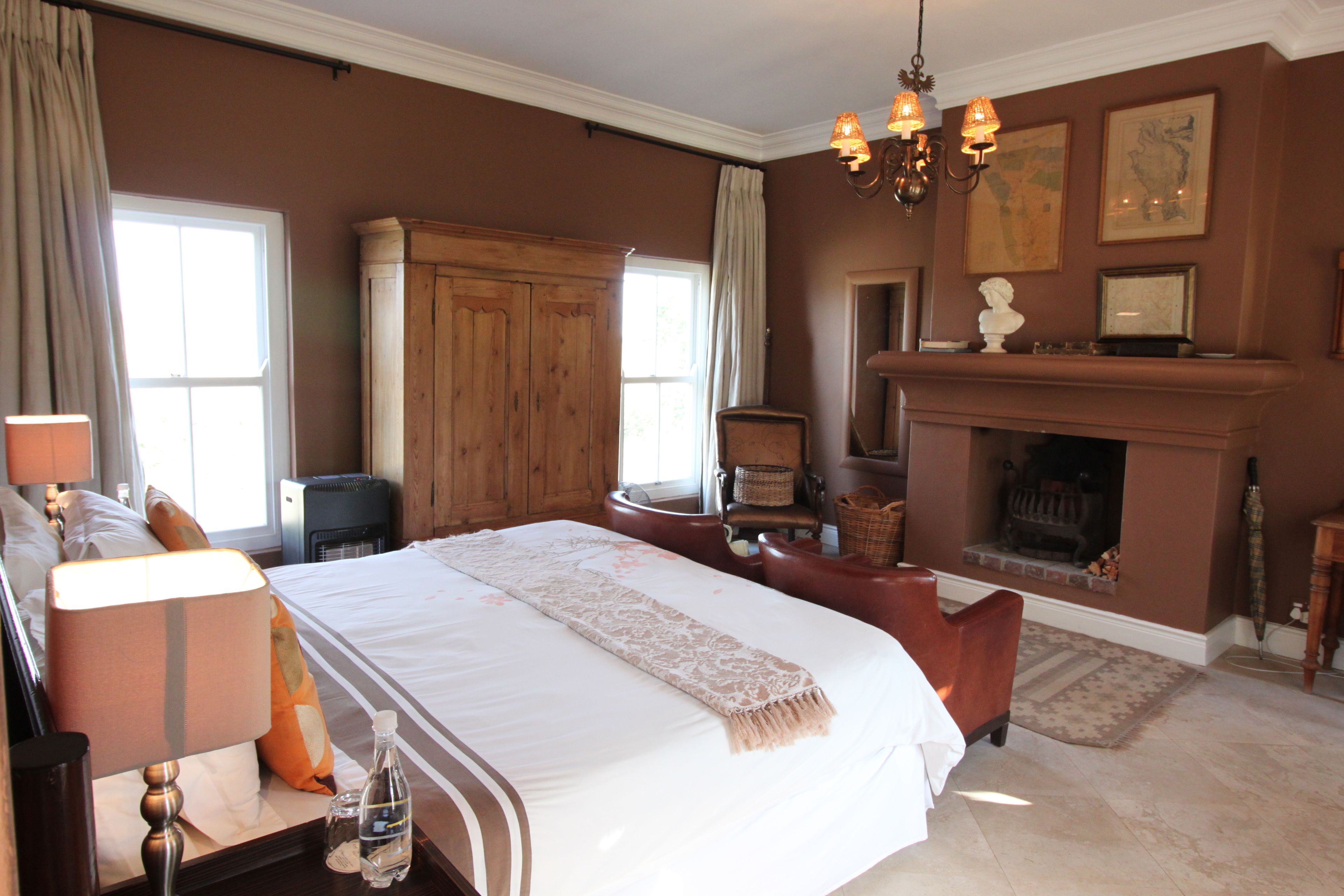 Caja de seguridad en la habitación y decoración personalizada 