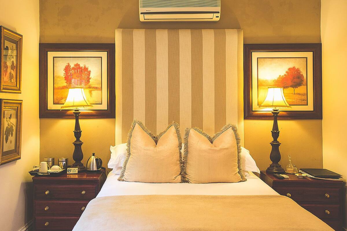 Phòng (Small Room) | Két bảo mật tại phòng, trang trí khác biệt