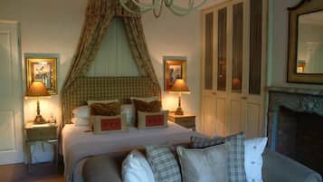 Cottage, 1 Queen Bed | In-room safe, individually decorated, individually furnished