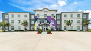 A multi-story hotel with a modern design, featuring a central entrance with a glass door and a sign above it. - Spark by Hilton Victoria (Victoria)