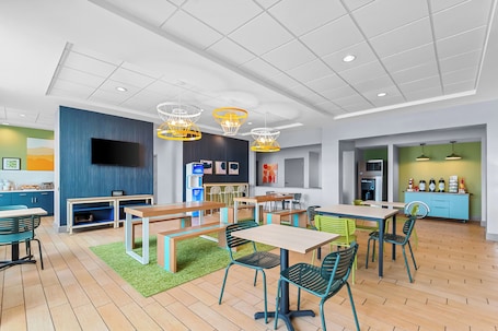 Free daily continental breakfast . Spark by Hilton Victoria