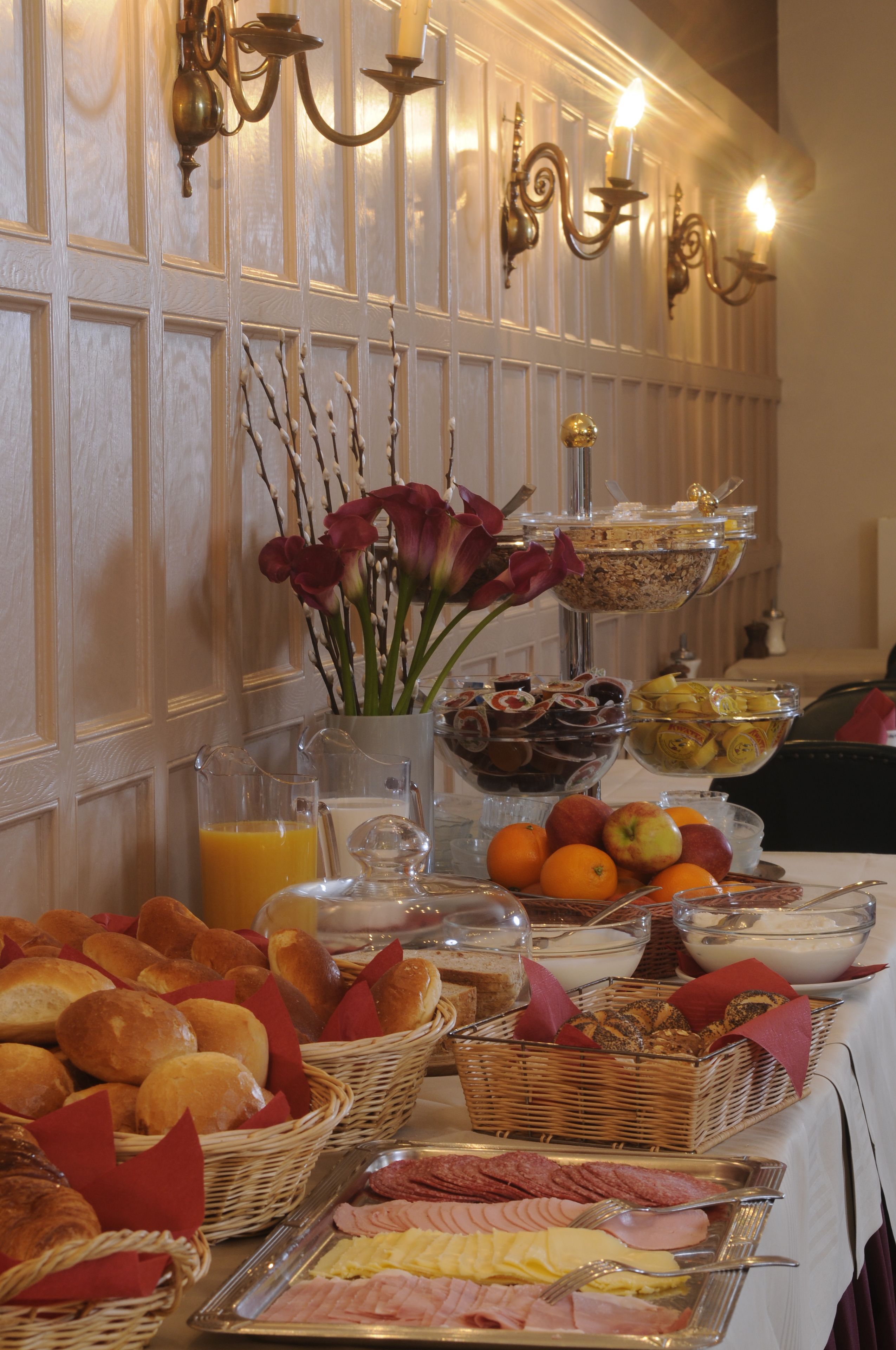 Breakfast (EUR 12 per person)