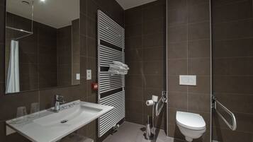 Deluxe Double Room | Bathroom | Free toiletries, hair dryer, towels