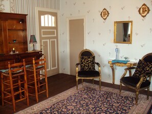 Individually decorated, individually furnished, desk, blackout drapes - De Vijf Zuilen (Bruges)