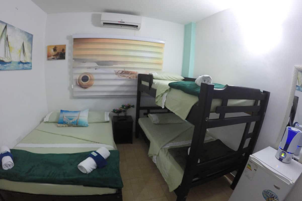 Quadrupla Standard | 6 camere, minibar, una cassaforte in camera, tende oscuranti