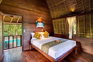 Standard Room | In-room safe, individually furnished, desk, iron/ironing board