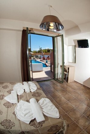 Iron/ironing board, free WiFi, bed sheets - Hotel Stella Katrin (Rethymno)